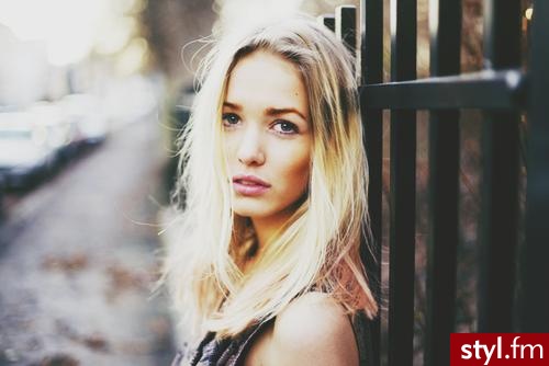Blond Rozpuszczone Proste Na co dzień Średnie Fryzury