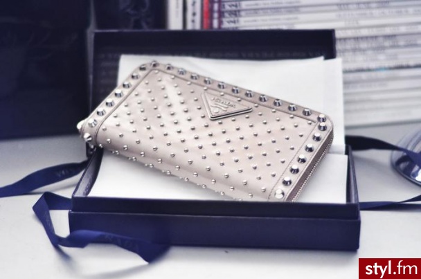 prada. chyba portfel - Pozostałe Torebki Moda