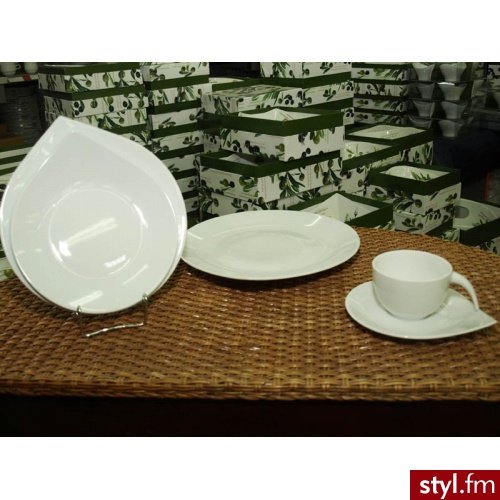Porcelana chodzież serwis obiadowy 6 os 30 el kropla biała - Pozostałe Biżuteria Moda