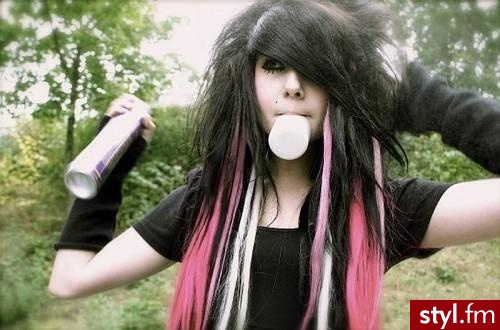 to nie moja fotka ^^ jeżeli to zdjecie znajduje sie juz w galerii prosze napisac, to usune xd - EMO Alternatywne Średnie Fryzury
