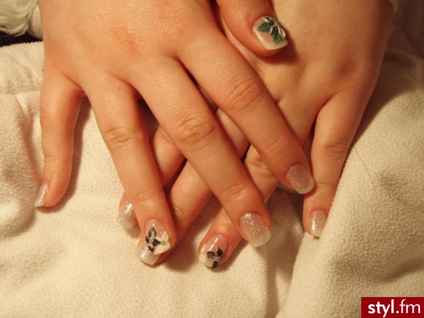 black & whiite wraps with acrylic flowers - Paznokcie