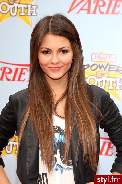 Victoria Justice - Brązowe Rozpuszczone Proste Na co dzień Długie Fryzury