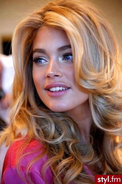 Blond Rozpuszczone Kręcone Fryzury gwiazd Długie Fryzury