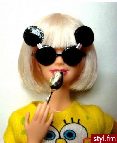 kolekcja lalek Barbie, które powstały na podobieństwo GaGi. Każda z nich jest ubrana w miniaturkę stroju, w którym mogliśmy zobaczyć piosenkarkę. - Misz-masz