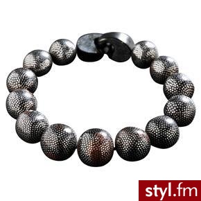 Vivre - Voyage - Discover - Collect - Shop: Viewing product Silver Inlay Ebony Bead Necklace. Pobrano ze strony: http://www.vivre.com/product/Shop_By_Category/Jewelry/Silver_Inlay_Ebony_Bead_Necklace - Pozostałe Dodatki Moda