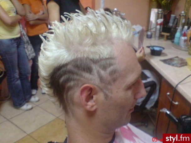 Upięcia wieczorowe i ślubne to specjalność naszego salonu.Salonik fryzjerski u ANI ul.Kopernika 8 11-200 Bartoszyce tel.0897622180 - Punk Rock Alternatywne Średnie Fryzury