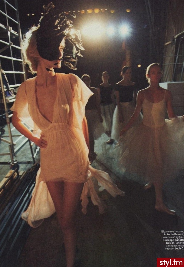 Sukienki Moda