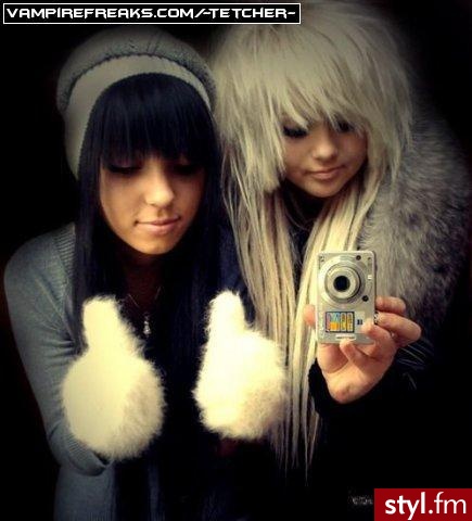 Jeśli zdjęcie już jest w galerii podaj link to usunę :) - EMO Alternatywne Średnie Fryzury