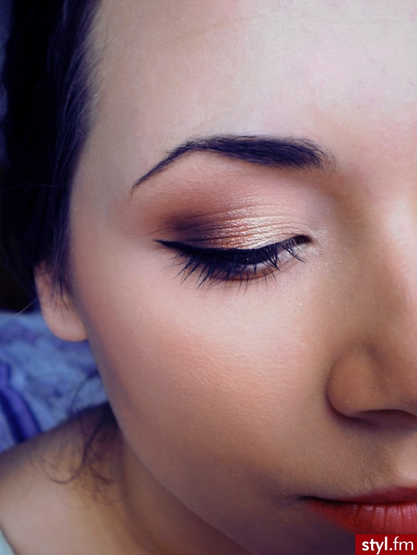 http://dancebrushes.blogspot.com/ - Dzienne Makijaże