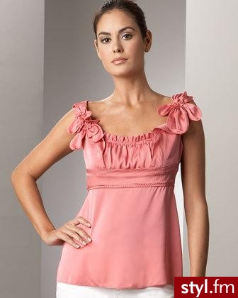 Romantyczna i w jakiś sposób słodka koszulka wykonana w całości z jedwabiu od Tahari - 268$ - Pozostałe Ciuchy Moda