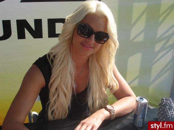 Blond Rozpuszczone Kręcone Na co dzień Średnie Fryzury