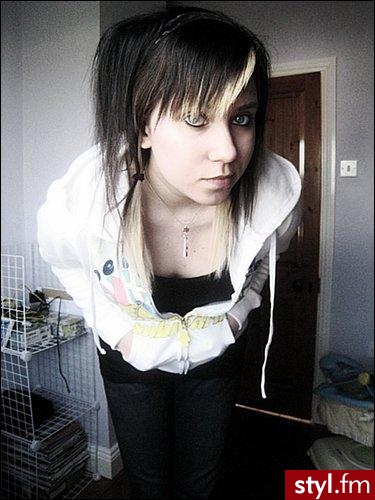 Średnie Fryzury
