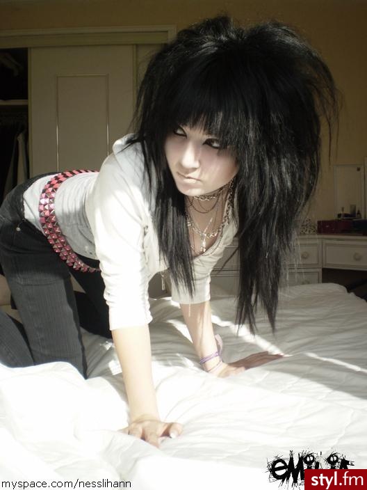 jak jest to podac linka wykasuje:) bo cos mi sie wydaje ze juz jest - EMO Alternatywne Średnie Fryzury