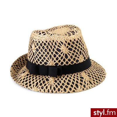 Tarnish Floral Overlay Fedora - Polyvore. Pobrano ze strony: http://www.polyvore.com/tarnish_floral_overlay_fedora/thing?id=18138460 - Nakrycia głowy Dodatki Moda