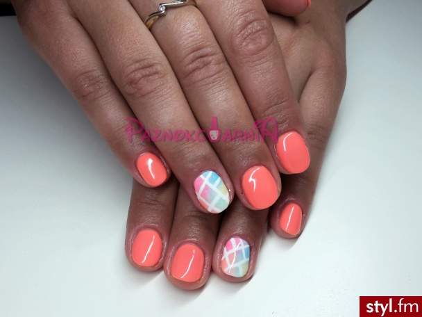 Manicure hybrydowy - Migdałki Malowane farbkami Naturalne Paznokcie