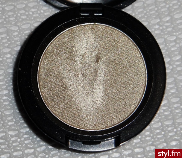 M·A·C Peacocky Collection. Mega Metal Eyeshadow
1.Dalliance - Light champagne 
2. Prance - Frosted mauve pearl 
3.Sexpectations - Metallic burgundy - Makijaże