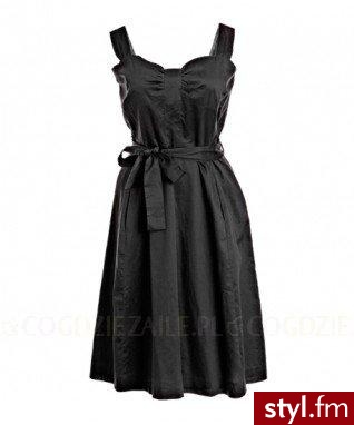 Top Secret. Elegancka, czarna sukienka o pełnym uroku, kobiecym fasonie. 149.90,- - Pozostałe Ciuchy Moda