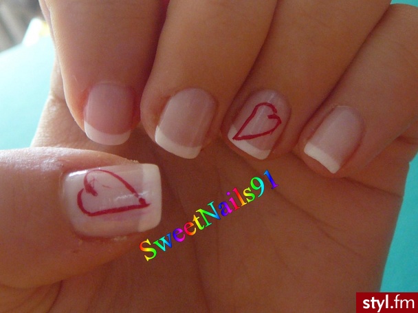 nails. French + Serduszka :) - Paznokcie