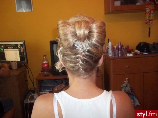 Blond Upięcie Proste Wieczorowe Średnie Fryzury