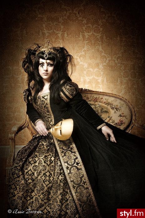Sukienki Moda