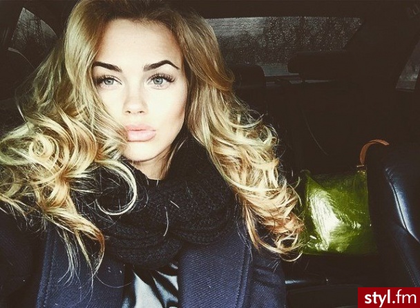 Blond Rozpuszczone Kręcone Na co dzień Długie Fryzury
