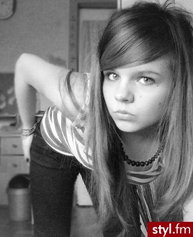 . - EMO Alternatywne Średnie Fryzury