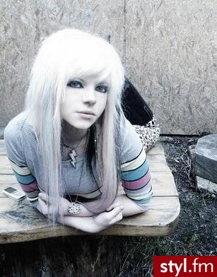Jeśli zdjęcie już jest w galerii podaj link to usunę ;) - EMO Alternatywne Średnie Fryzury