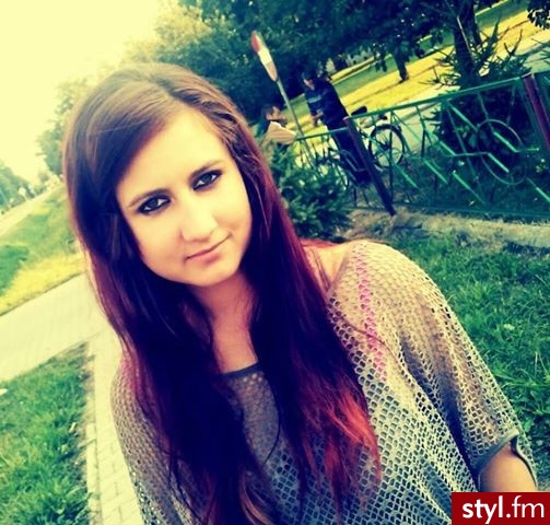 myślisz, że taki z Ciebie cwaniak? że jak idziesz i spojrzysz na mnie tymi swoimi błękitnymi oczami, puścisz ten swój uśmiech, który tak lubię, to na mnie działasz? [CENZURA], masz racje.
 - Blond Irokez damski Proste z grzywką Fryzury gwiazd Średnie Fryzury