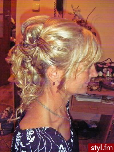 Blond Upięcie Kręcone Wieczorowe Średnie Fryzury