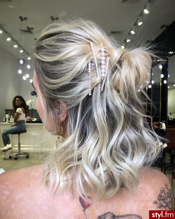 Blond Upięcie Kręcone Na co dzień Średnie Fryzury