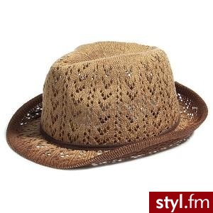 Camel Macy Knit Fedora Hat Christys - Polyvore. Pobrano ze strony: http://www.polyvore.com/cgi/thing?id=28398101 - Nakrycia głowy Dodatki Moda