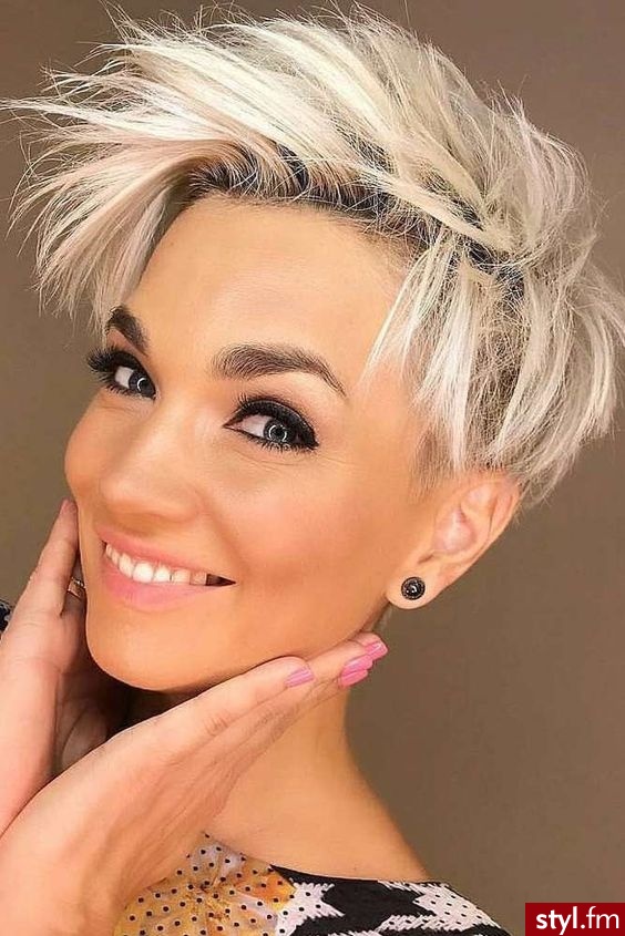 Blond Rozpuszczone Proste Na co dzień Krótkie Fryzury