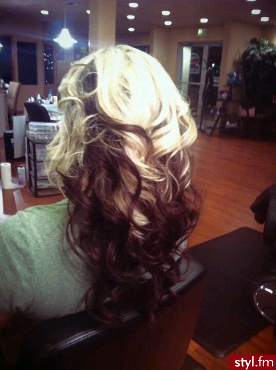 Kolorowe Rozpuszczone Kręcone Wieczorowe Długie Fryzury