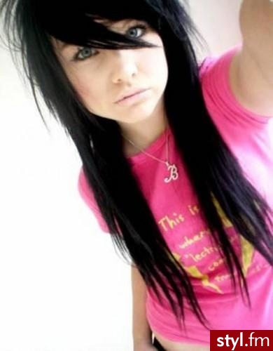 Model; Brookelle Bones McKenzie. - EMO Alternatywne Średnie Fryzury