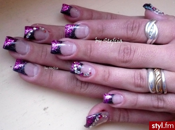 rozowo czarne pazurki. http://nailsofdreams.blog.onet.pl/ - Paznokcie