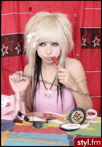 Jest już .? Podaj link ;p - EMO Alternatywne Średnie Fryzury