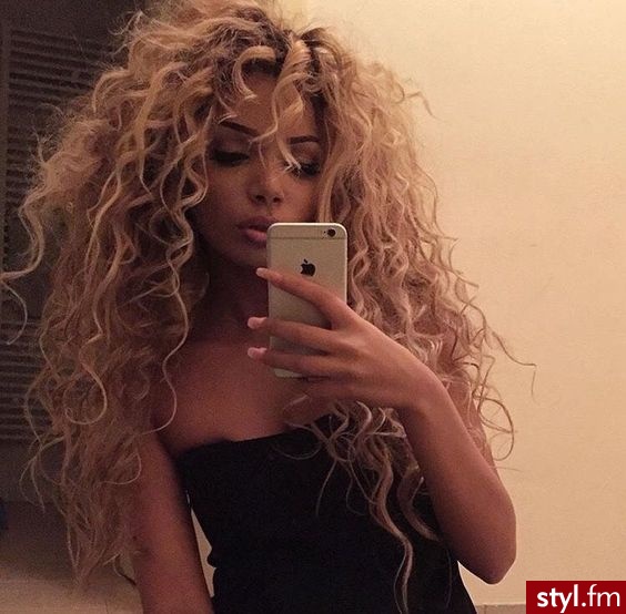 Blond Rozpuszczone Kręcone z grzywką Na co dzień Długie Fryzury
