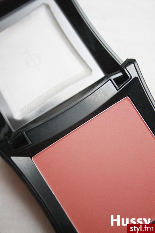 Illamasqua Powder Blusher. Illamasqua Powder Blusher - Makijaże