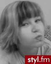 niewinne oczka...
słodka minka...
jestem łobuz jak każda dziewczynka...:D - Średnie Fryzury