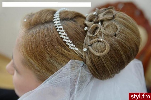  - Ślubne Średnie Fryzury