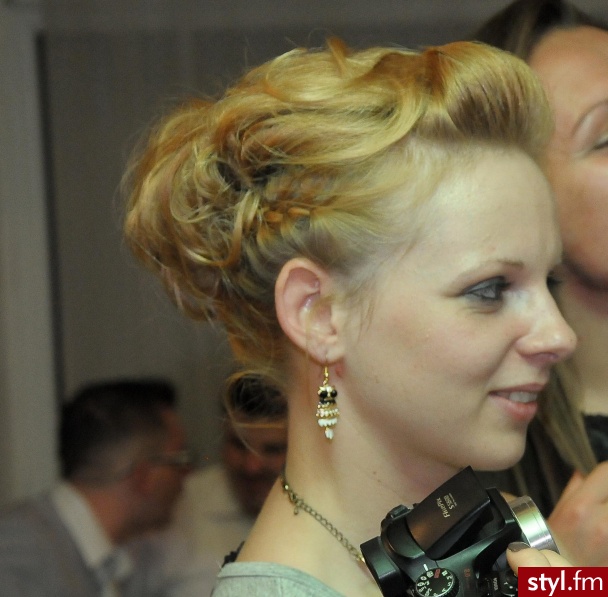 Blond Warkocze Kręcone z grzywką Wieczorowe Średnie Fryzury