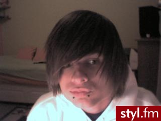 Webcam... No poszlo w ten dzien troche lakieru bo padalo na zewnatrz i musialem jakos to wszytko utrwalic :/ - EMO Alternatywne Średnie Fryzury