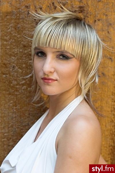 Średnie Fryzury