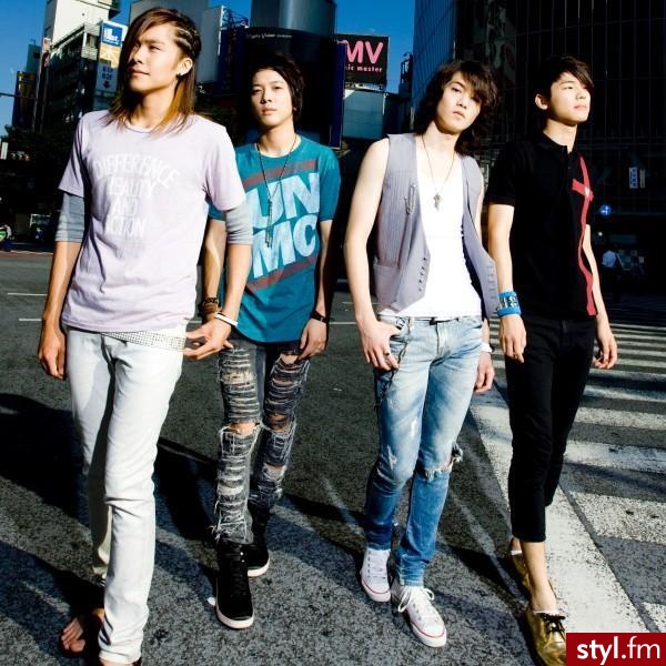 CN Blue - Średnie Męskie Fryzury