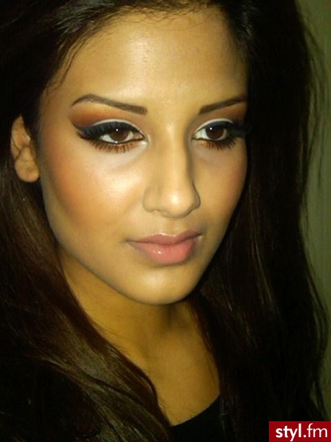 makijaż. Eyes
udpp
Mac soft ochre paintpot as base
Mac chamomile e/s on lids 
Mac paparazz-she in crease/below waterline
Mac embark e/s in outer v
Mac solar white e/s as highlight
Barry m liquid liner
Urban decay zero pencil in waterline
Ardell d - Makijaże