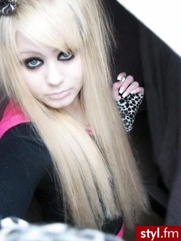 Jesli zdjecie już jest w galerii powiedz :) - EMO Alternatywne Średnie Fryzury