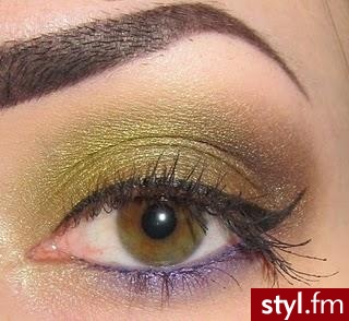 makijaż. eyes (all applied in this order):
Chafing Relief Powder-Gel (applied to upper lid, blending in gently with ring finger) 
Detrivore Eye Primer (applied all around the eyes patting then rubbing in gently with ring finger)
Simply Natural's - - Makijaże