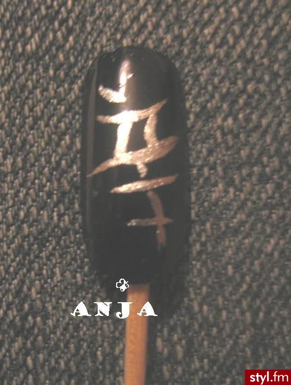 znak - Paznokcie