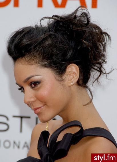 Vanessa Hudgens - Kręcone Na co dzień Średnie Fryzury