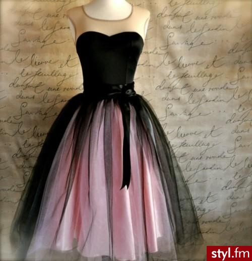 Sukienki Moda